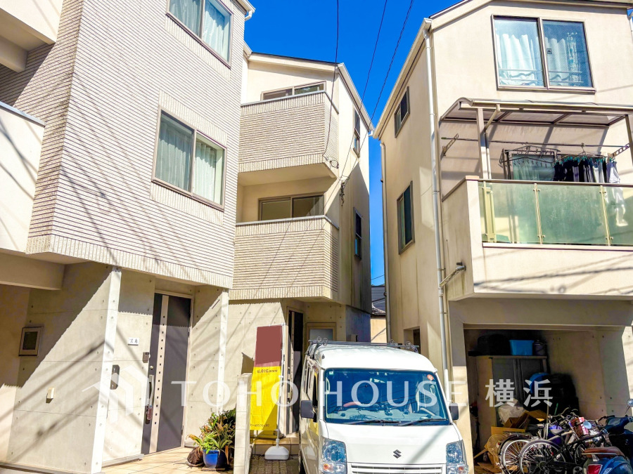 【2025年10月撮影】流行に左右されず、将来にわたって価値が継続する「上質」な佇まい。おしゃれな雰囲気や自然の潤い、親しみやすさといった個性を、街に新たな価値をもたらし続ける。