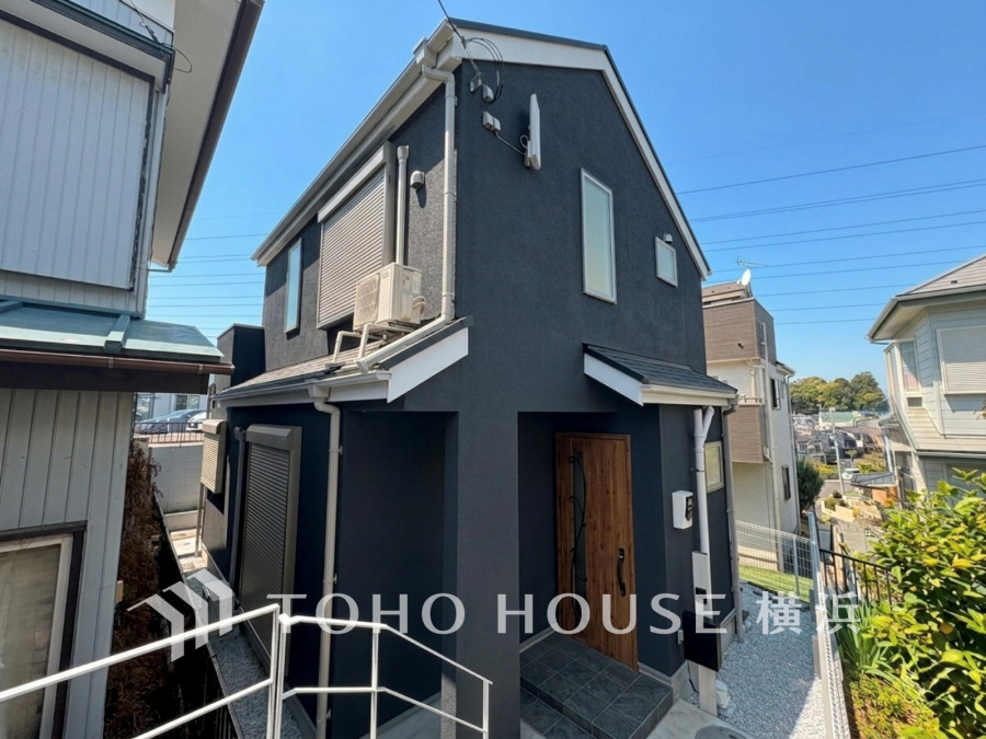 爽やかな青空の下に贅沢なほどに降り注ぐ陽光、豊かな居住性と、クオリティが見事に調和した住空間は、住まうことの喜びを感じさせてくれます。