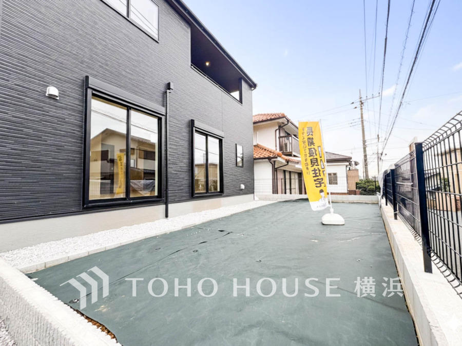 ブラックを基調としたスタイリッシュな外観と広々としたお庭スペースで、開放感あふれる住まいを実現します。