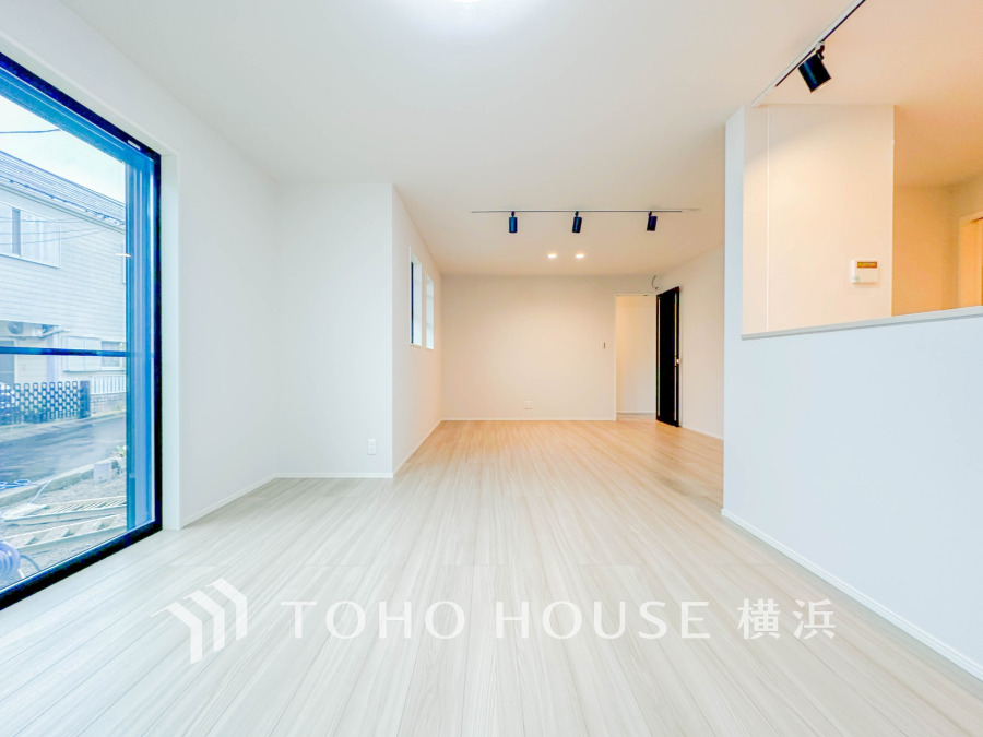 使い勝手の良い設備のキッチンで効率よくお料理もできます。食する料理に家族が舌鼓を打ち自然と笑いが絶えない空気感がそこに広がります。自慢の腕をふるってください。