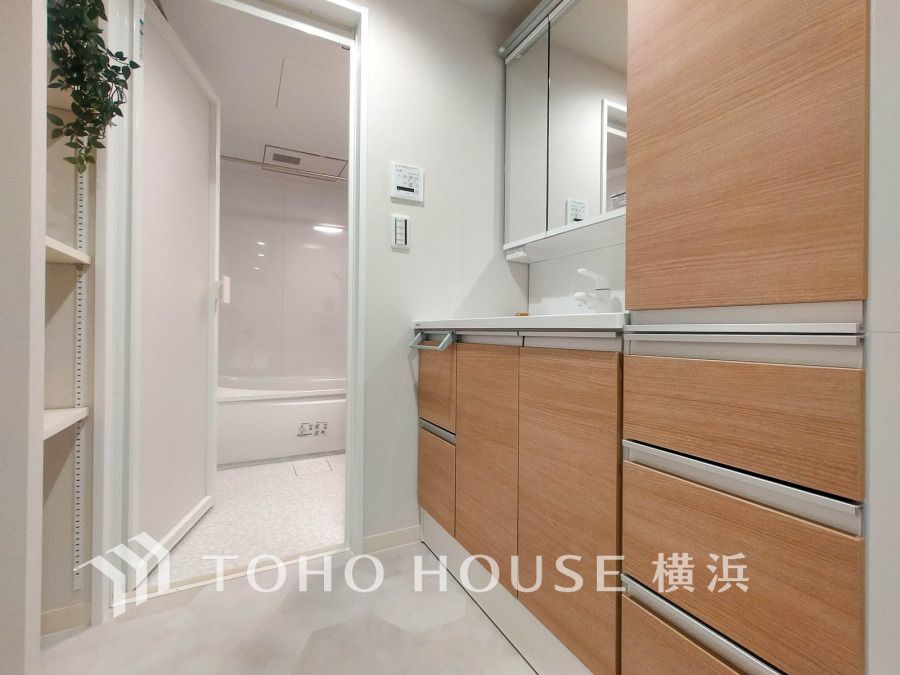 一日の始まりと終わりを心地よく演出してくれる、多彩な機能が備えられたパウダールーム。心地よいリフレッシュ空間です。