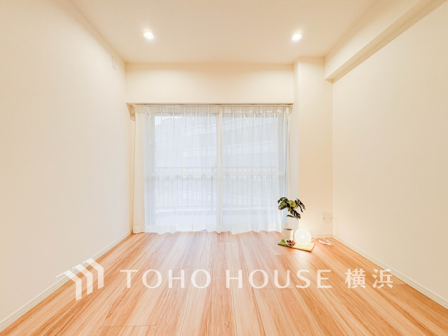 大きな窓からは快適な光を取り入れ、通気性能を上げる事で居心地の良い空間を演出します。多くの時間を過ごす住まいだからこそ、いつも快適な場所であるように心掛けています。