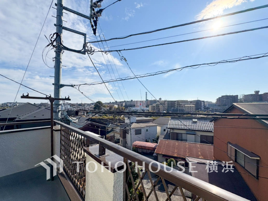 陽当たり良好なバルコニーから広がる開放的な眺望で、快適な住環境を実感できます。