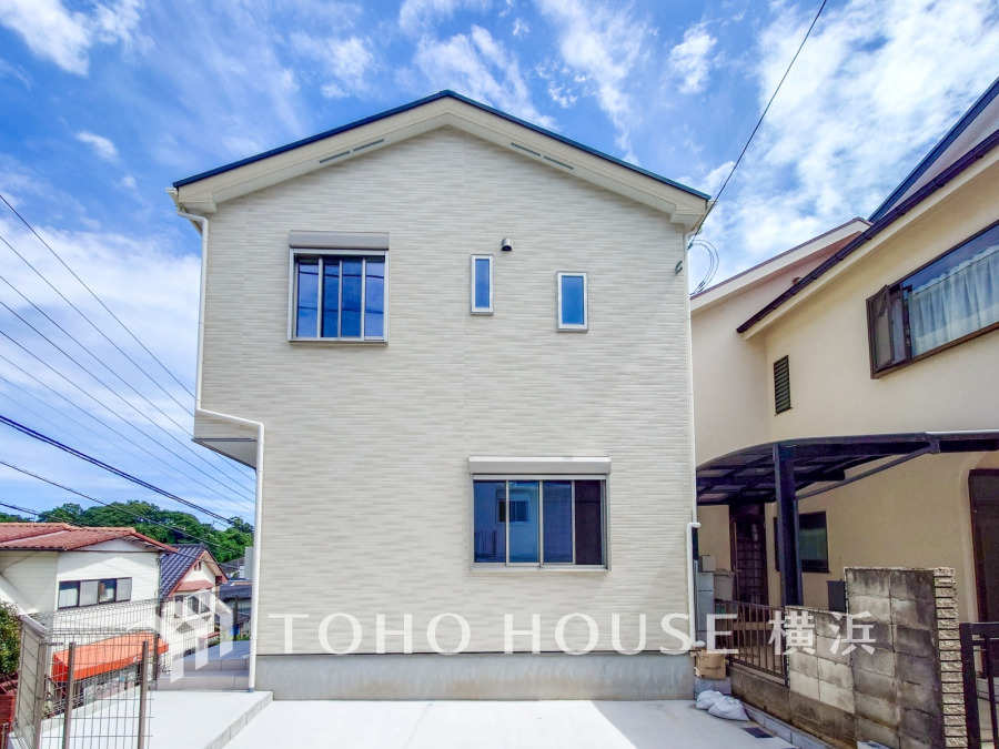 爽やかな青空の下に贅沢なほどに降り注ぐ陽光、豊かな居住性と、クオリティが見事に調和した住空間は、住まうことの喜びを感じさせてくれます