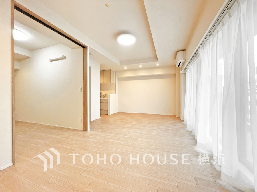 リビングに隣接した洋室の引き戸を開け放して空間を共有しながら開放的に使うこともできます。
