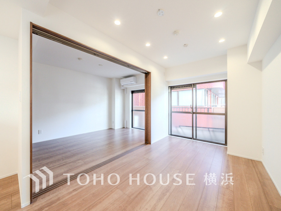 光と風があふれる開放的なリビングダイニングには自然と家族みんなが集まってきます。明るく穏やかな空気の中で飲んだり、食べたり、笑ったり。