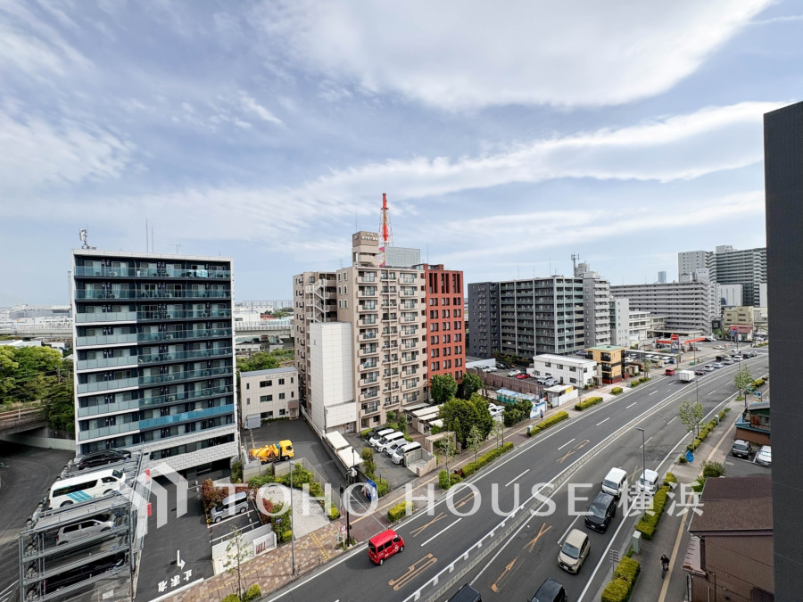 陽射しとともに、少しずつ装いを変える街の景観から、星空が地上に映りこむかのような夜景のきらめきまで、この街ならではの美しい風景とここから紡がれる家族の物語。