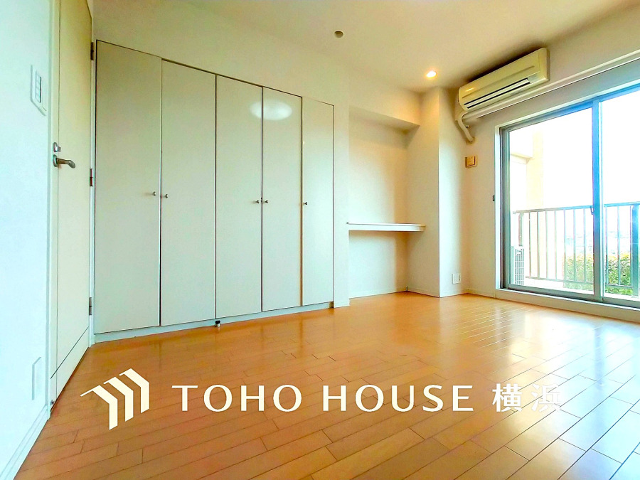 ゆとりと収納を確保した洋室。自分時間を充実させながら心豊かなひとときを過ごすための大切な空間です。
