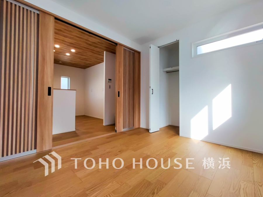 穏やかな寛ぎを届ける上質仕様のゆとりあるお部屋。自分時間を充実させながら心豊かにできるプライベート空間。