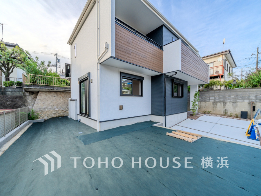 庭付き戸建という名にふさしいほどゆったりとしたお庭です。これだけの大きさがあれば花壇、お子様の遊び場やガーデニング等、自由自在にお楽しみ頂けることと思います。