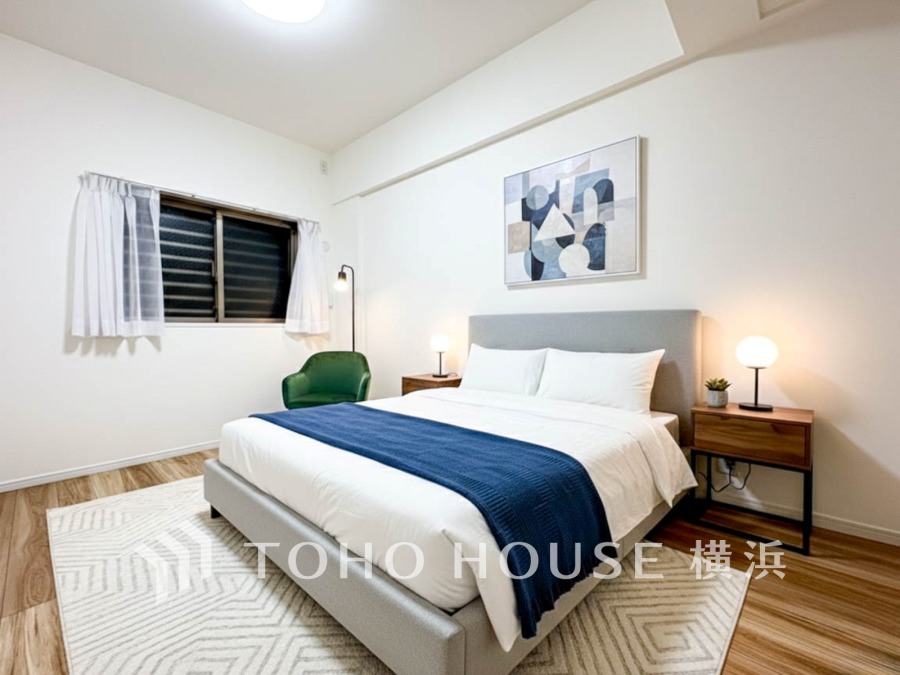 穏やかな寛ぎを届ける上質仕様のゆとりあるお部屋。自分時間を充実させながら心豊かにできるプライベート空間。（装飾品はAI加工です）