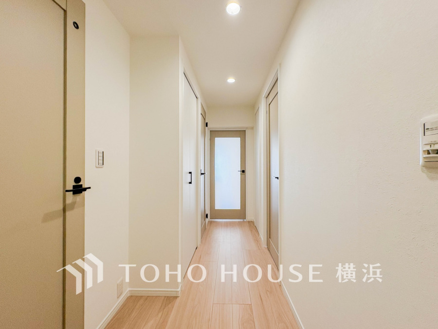 廊下にもたっぷりの収納を完備しています。