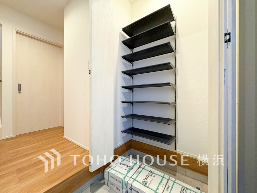 居住者の帰り、訪れる方を優しく迎え、やすらぎに満ちた生活空間を予感させる。健やかな暮らしを楽しめそう。