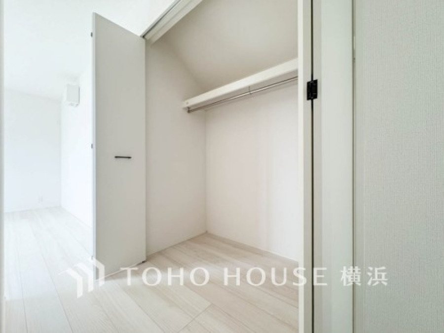 お客様の求める本当の“住み心地”とは何なのか。そのための一手間一工夫を惜しみません。街並みや周辺の環境に呼応しながら、美しく、そして毎日の暮らしを考慮した機能性の高い住まい。