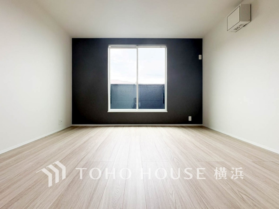 心地よい光と風があふれています。プライベートな自分時間を快適に過ごせるお部屋。