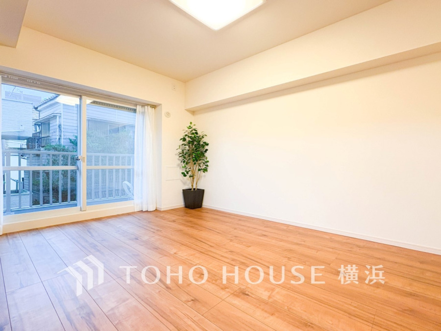 心地よい光と風があふれています。プライベートな自分時間を快適に過ごせるお部屋。