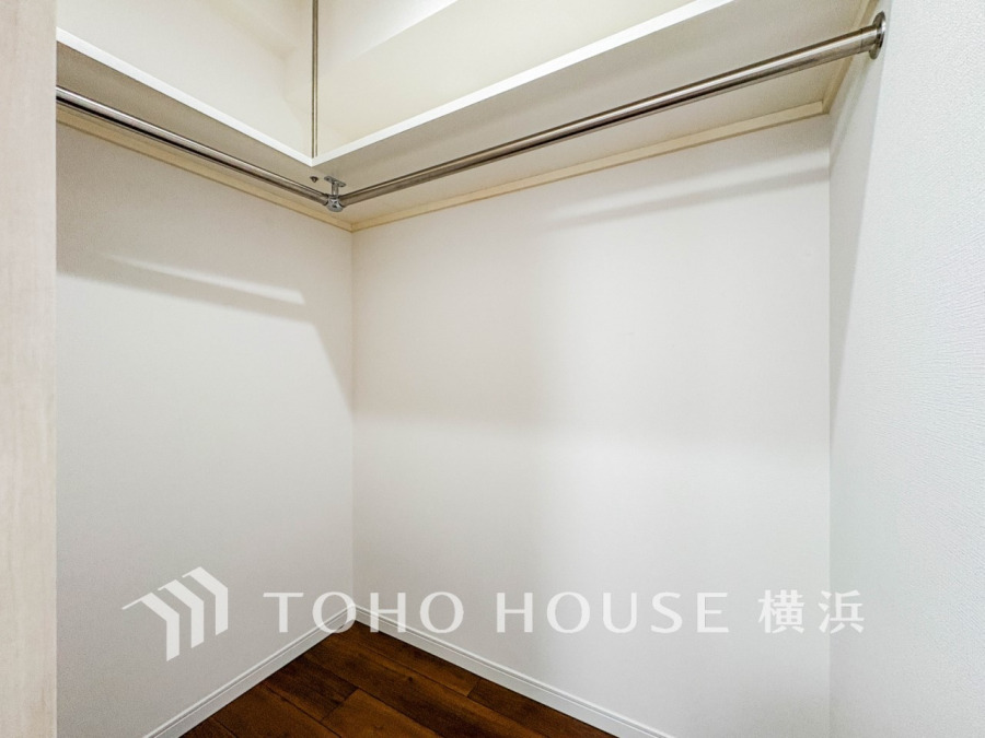 ウォークインクローゼットは家族みんなの衣類が収納できるよう広めに設計。