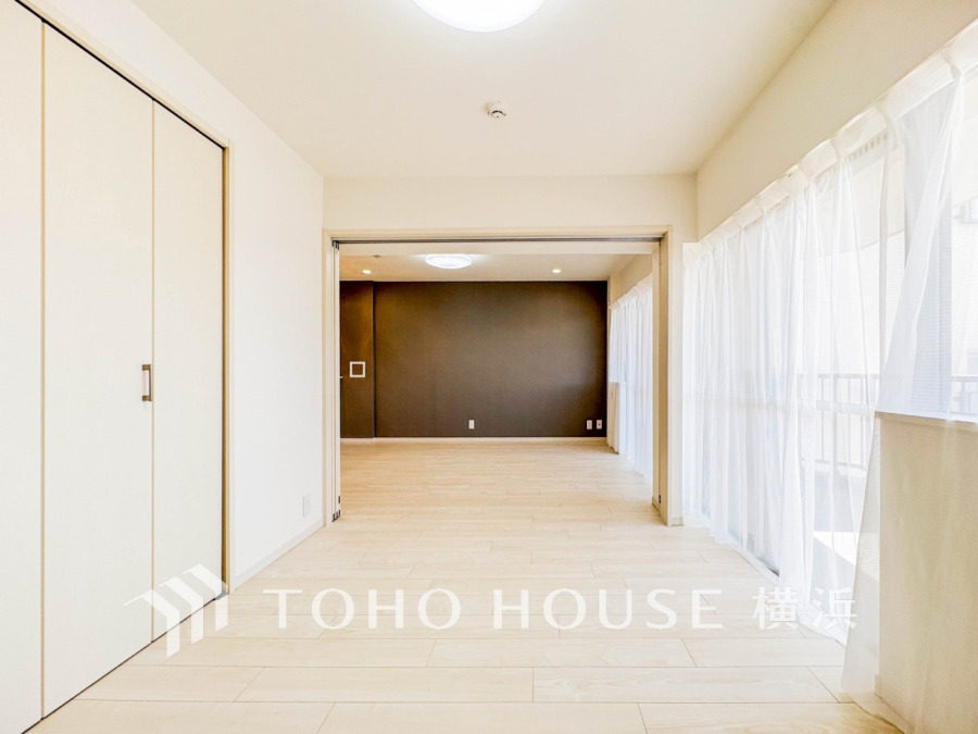 心地よい光と風があふれています。プライベートな自分時間を快適に過ごせるお部屋。