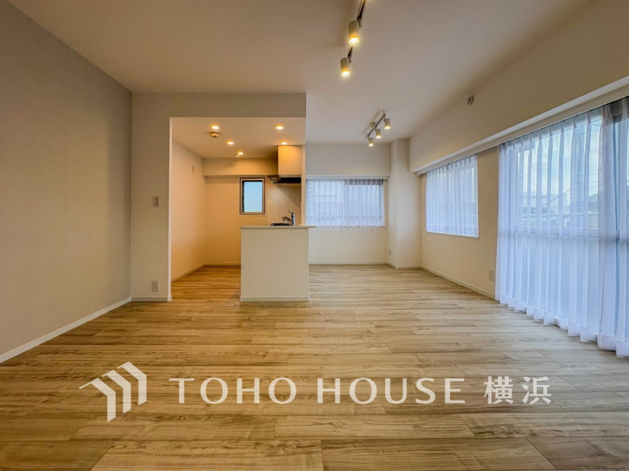 家族と過ごす時間を大切にしたい方にぴったりの明るくゆとりある住空間です。