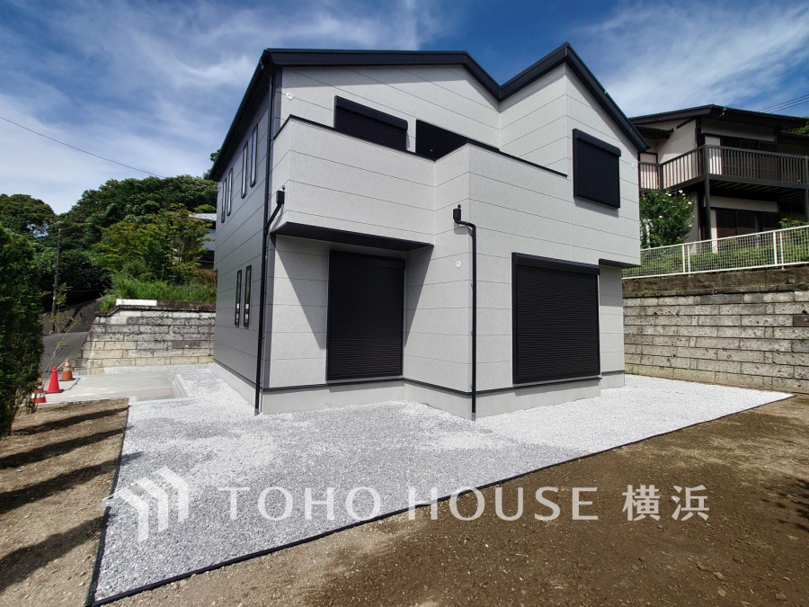 爽やかな青空の下に贅沢なほどに降り注ぐ陽光、豊かな居住性と、クオリティが見事に調和した住空間は、住まうことの喜びを感じさせてくれます。