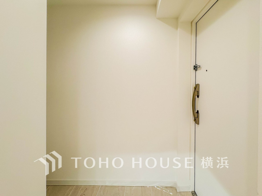 上質感漂う玄関。居住者の帰り、訪れる方を優しく迎えてくれます。