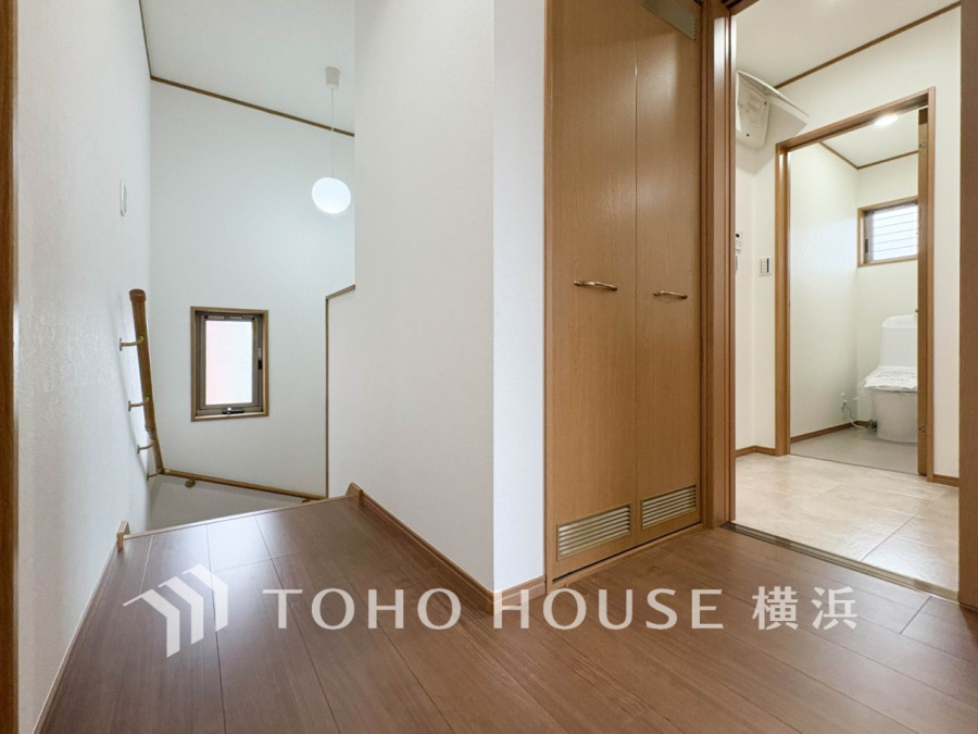 清潔感漂う廊下。各お部屋をつなぐ主要空間として美しく存在しています。