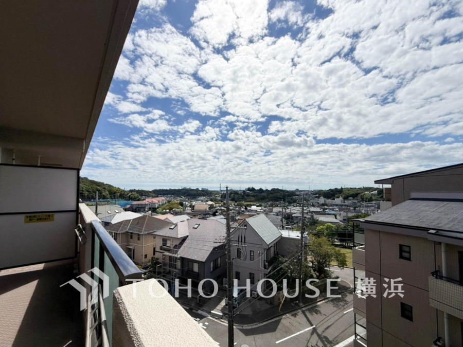 開放的で気持ちの良い眺望と青い空を満喫できます。