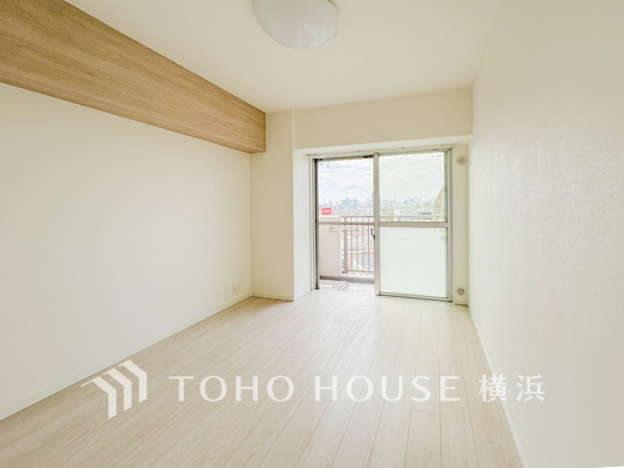 一日の疲れをいやしてくれる寝室。時を忘れて過ごす場所として過ごせるお部屋。