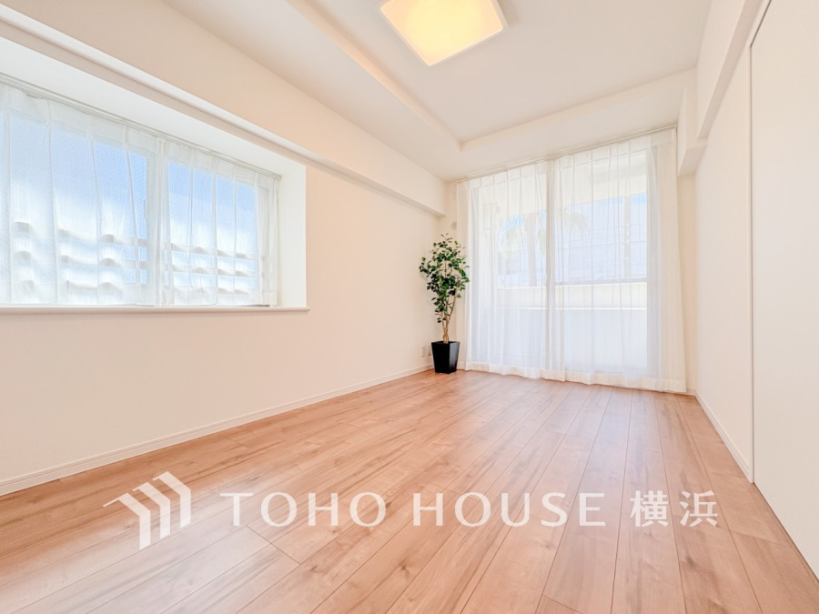 心地よい光と風があふれています。プライベートな自分時間を快適に過ごせるお部屋。