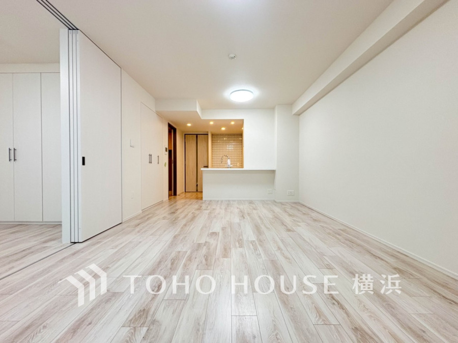豊かな光が照らすこの場所は、たわいもない会話を楽しみ、ゆったりとした時間を過ごす場所。