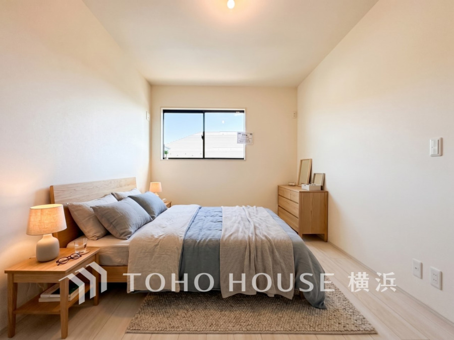 穏やかな寛ぎを届ける上質仕様のゆとりあるお部屋。自分時間を充実させながら心豊かにできるプライベート空間。※生成AIによるイメージです。植栽・ライト・家具・小物等は販売価格に含まれません。