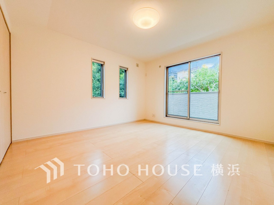 心地よい光と風があふれています。プライベートな自分時間を快適に過ごせるお部屋。