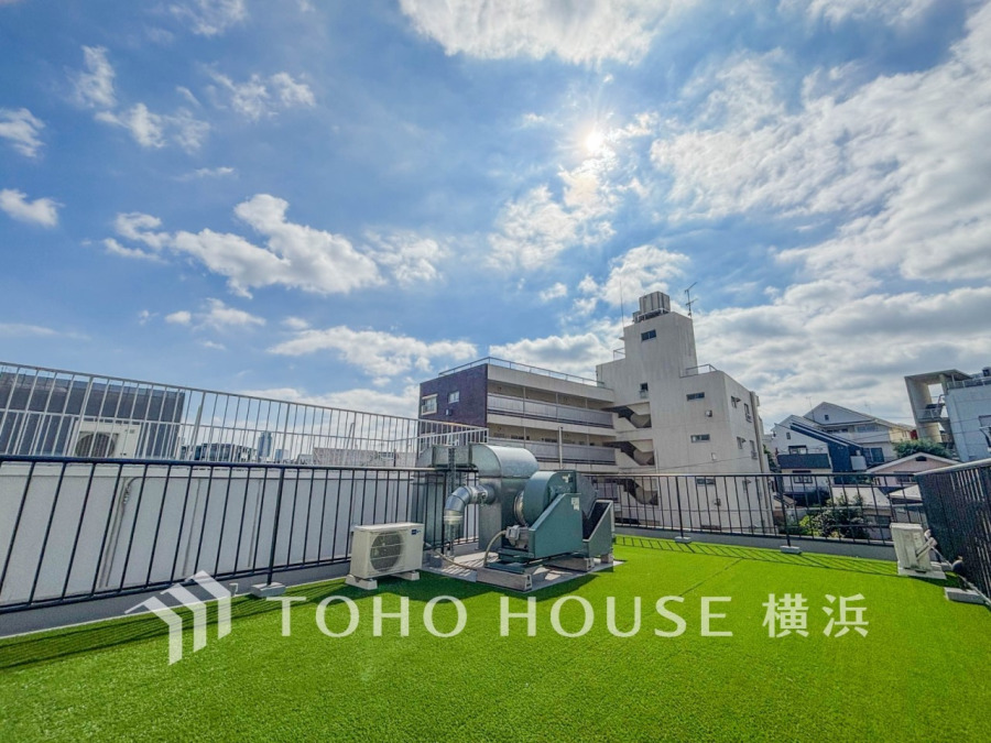 大空と眺望を心ゆくまで楽しめます。広々としたオープンエア空間が開放感あふれる毎日を演出。