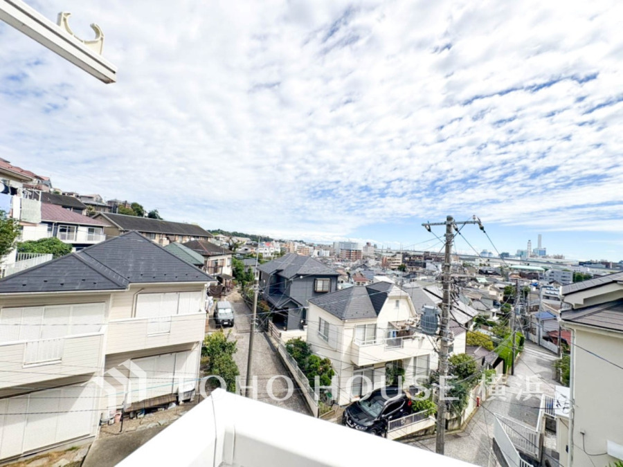 この開放感ある眺望と共に閑静な住宅街の季節感を演出する四季折々の変化を楽しめる心地よい場所となることでしょう。