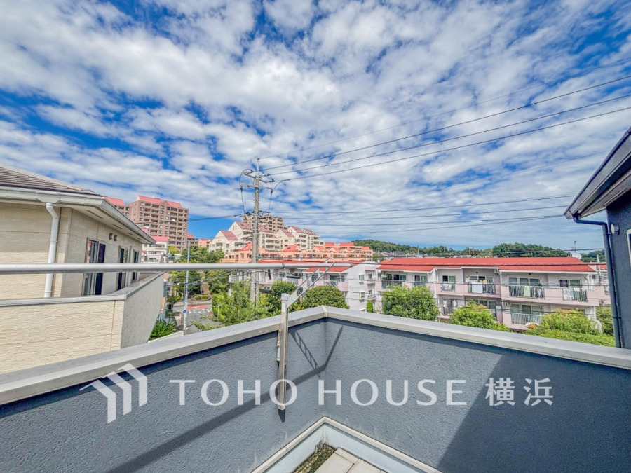 開放的で気持ちの良い眺望と青い空を満喫できます。