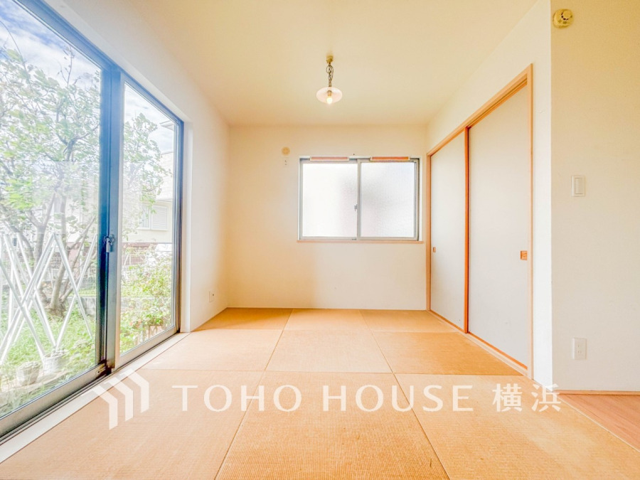 畳の香りに癒され、和の空間を感じることのできる落ち着きある一部屋です。