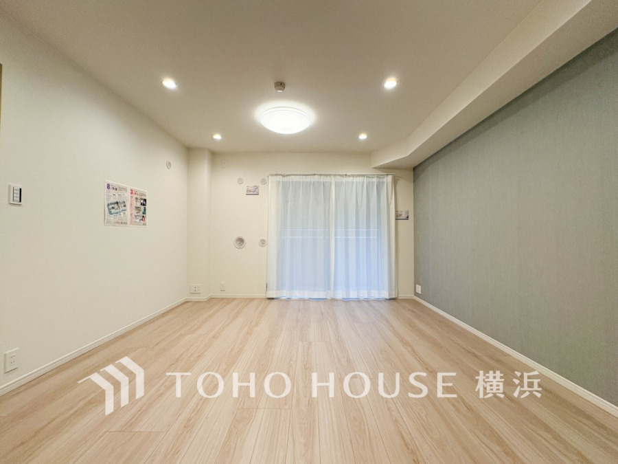 一日の疲れをいやしてくれる寝室。時を忘れて過ごす場所として過ごせるお部屋。