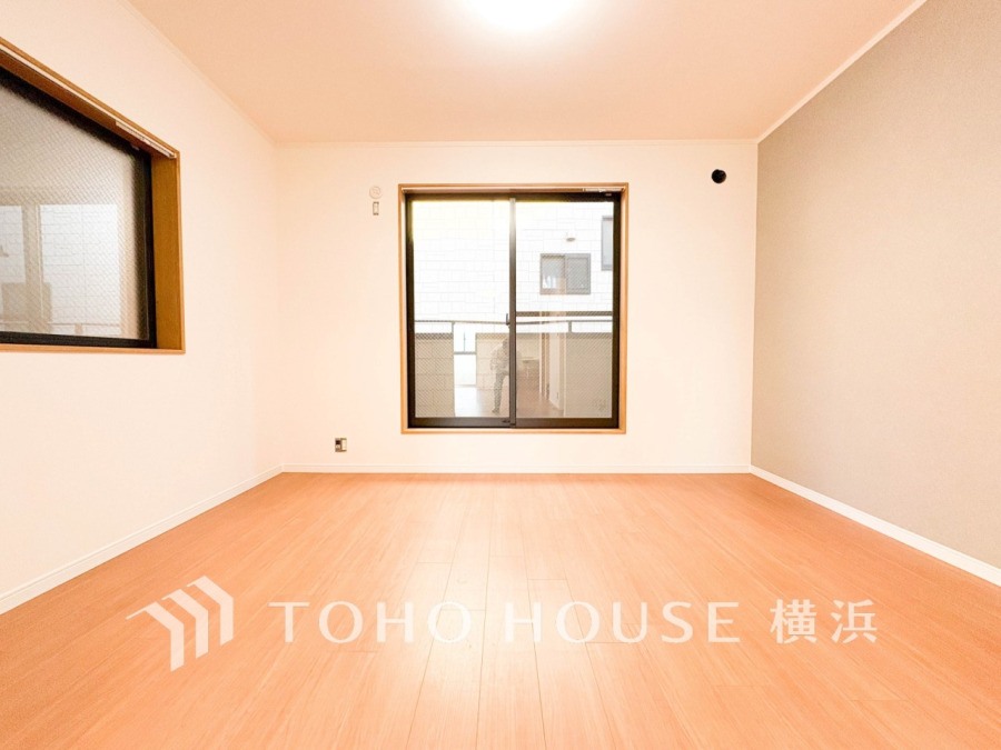 一日の疲れをいやしてくれる寝室。時を忘れて過ごす場所として過ごせるお部屋。