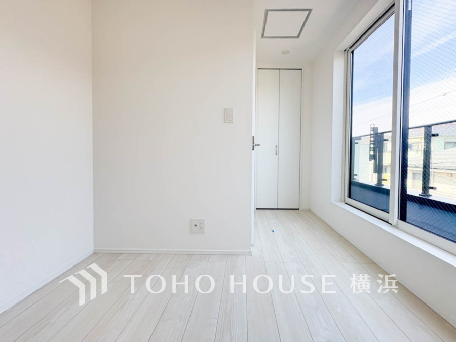 心地よい光と風があふれています。プライベートな自分時間を快適に過ごせるお部屋。