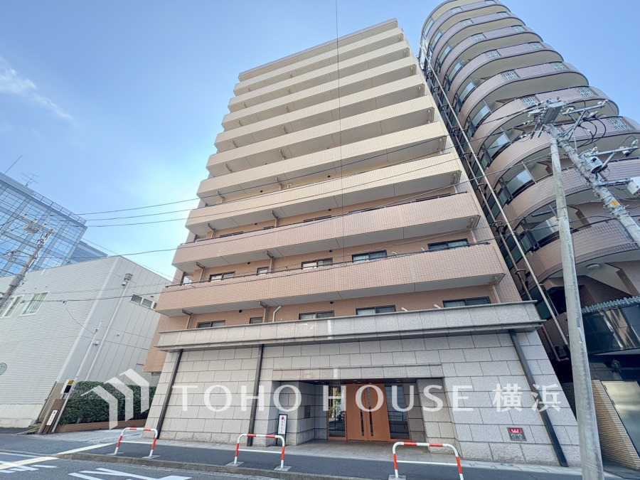 ビッグターミナル新横浜駅徒歩12分。複数路線利用可能で交通利便良好です。