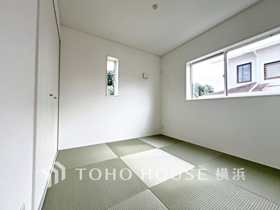 和室は有るだけでも落ち着く空間ですが、 「家族団らん」 「来客時の客間」「赤ちゃんのお昼寝」等々多目的なスペースとして活用出来る便利な空間です。