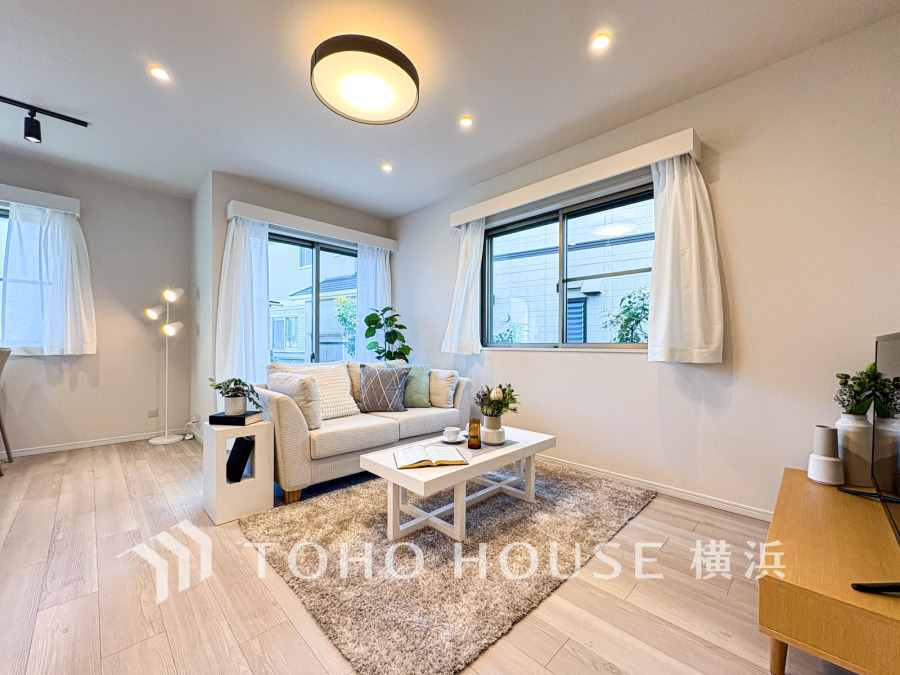 家族みんなが爽やかに健やかに過ごせるように、溢れる光をたっぷり取り込んだリビングダイニング。集いの場、憩いの場としての快適性を求めたやすらぎの空間です。