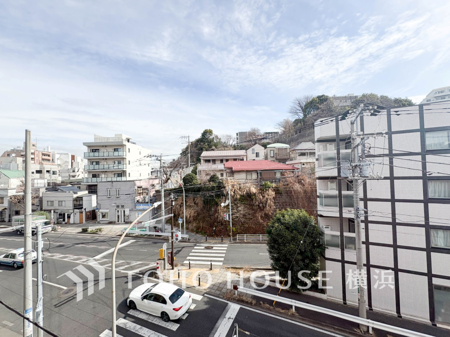 この開放感ある眺望と共に閑静な住宅街の季節感を演出する四季折々の変化を楽しめる心地よい場所となることでしょう。