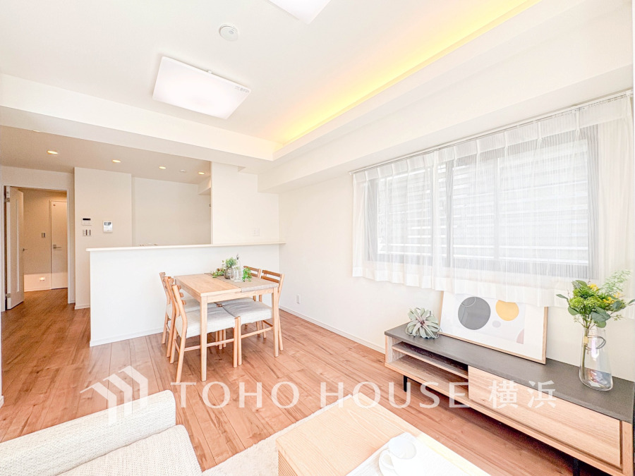 やわらかな陽射しがふりそそぎ、室内に開放感と爽快感をもたらします。
