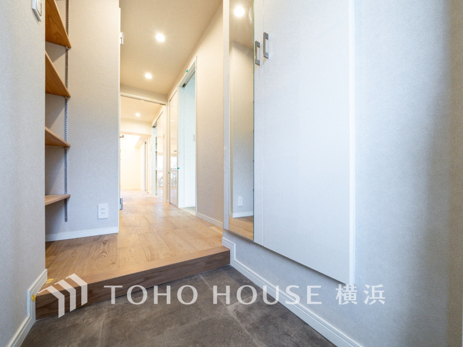 ご家族の帰り、訪れる方を優しく迎え、やすらぎに満ちた生活空間を予感させる。健やかな暮らしを楽しめそう。