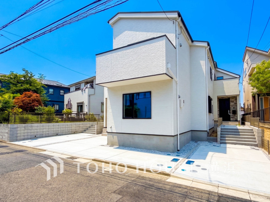 爽やかな青空の下に贅沢なほどに降り注ぐ陽光、豊かな居住性と、クオリティが見事に調和した住空間は、住まうことの喜びを感じさせてくれます。