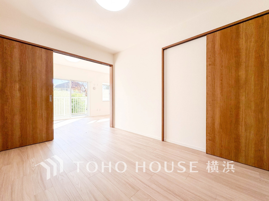 リビングに隣接した洋室は、引き戸を開け放してLDK空間を共有しながら開放的に使うこともできます。
