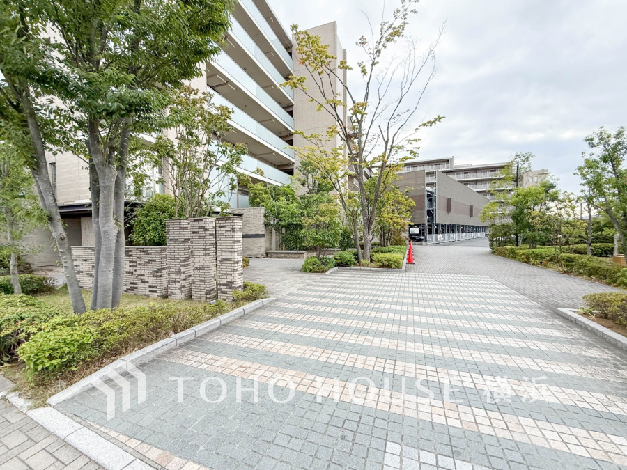 街に溶け合う美しい景観を生み出しているにも関わらず、採光や風通しを考えて設計された間取り。外観だけでなく、そこに住まうご家族の心地よさが最優先されますように。 