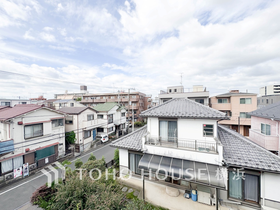 この開放感ある眺望と共に閑静な住宅街の季節感を演出する四季折々の変化を楽しめる心地よい場所となることでしょう。
