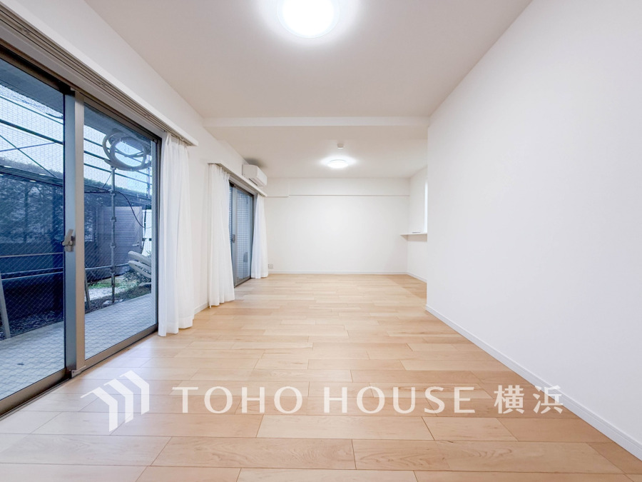 【2026年3月撮影】LDKから繋がる広々としたアウトドア空間。開放感と居住性を満たしてくれる間取り設計。